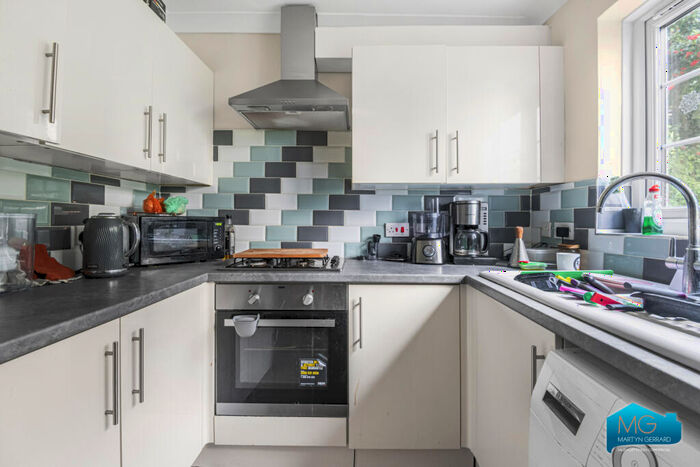 3 Bedroom Apartment To Rent In Bunns Lane, London, NW7