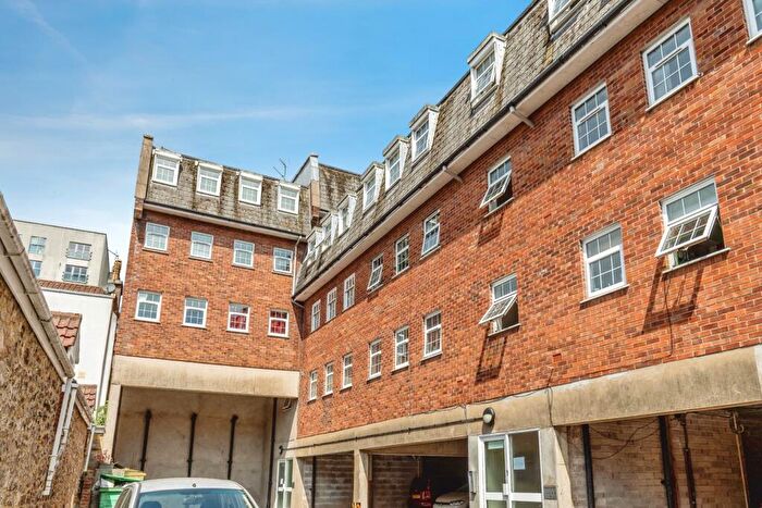 2 Bedroom Flat For Sale In Richmond Dale, Bristol, BS8