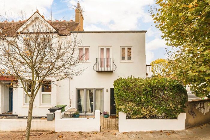 2 Bedroom Terraced House To Rent In Eynham Road, Shepherds Bush, W12