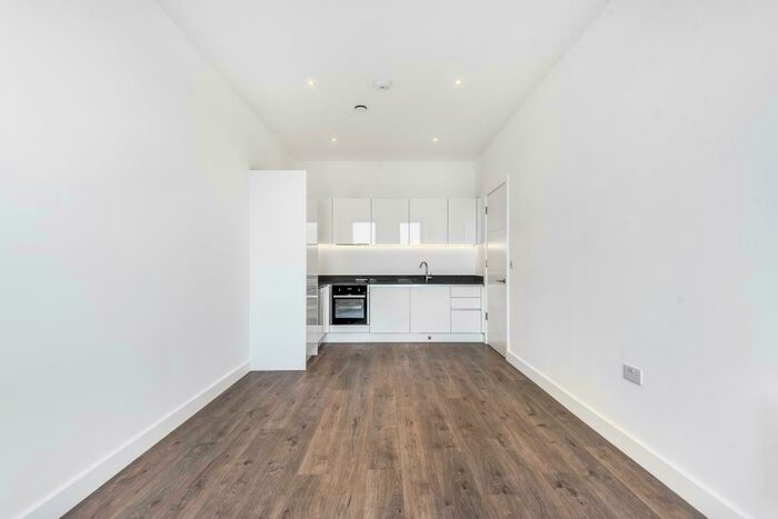 2 Bedroom Apartment To Rent In Bracknell, Berkshire, RG12