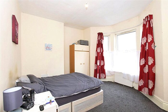 2 Bedroom Flat For Sale In Hampstead Road, Newcastle Upon Tyne, Tyne And Wear, NE4