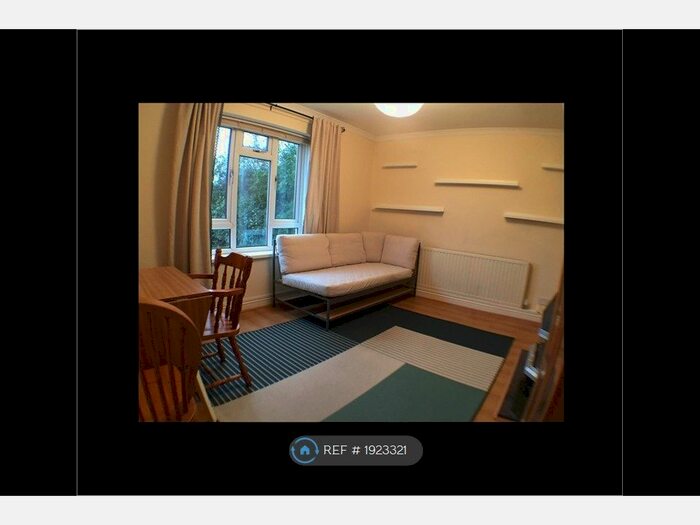 1 Bedroom Flat To Rent In Valley Hill, Loughton, IG10