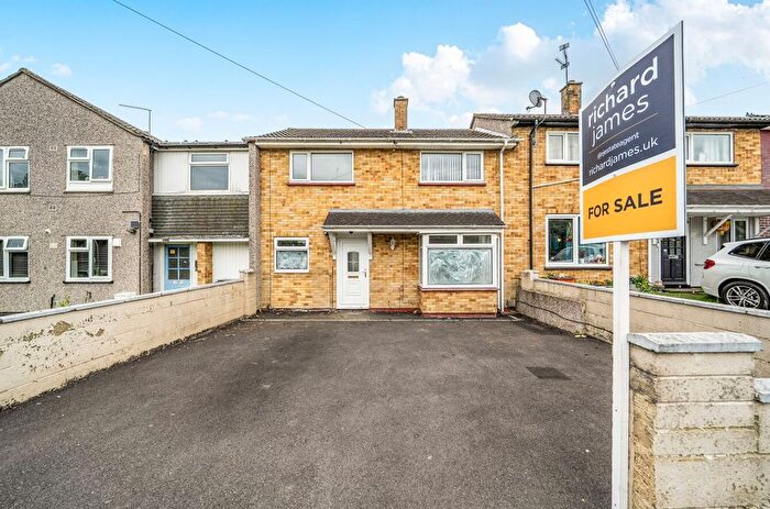 3 Bedroom Terraced House For Sale In Fareham Close, Park North, Swindon, SN3