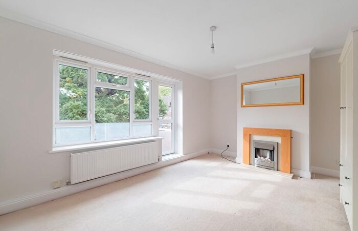 2 Bedroom Flat To Rent In Beaconsfield Close, London, SE3