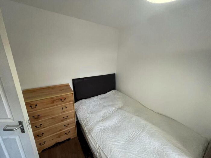 1 Bedroom House To Rent In Ruthin Gardens (Rooms), Cathays, CF24