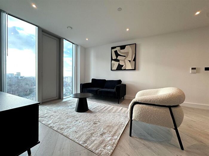 2 Bedroom Apartment To Rent In Vista River Gardens, Manchester, M3