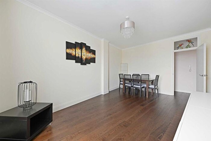 2 Bedroom Flat For Sale In The Vale, London, W3