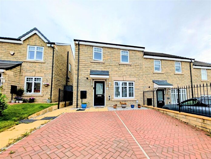 3 Bedroom House For Sale In Forest Court, Huddersfield, HD2