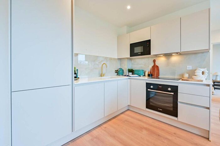 1 Bedroom Flat To Rent In Solomons Passage, Peckham Rye, London, SE15