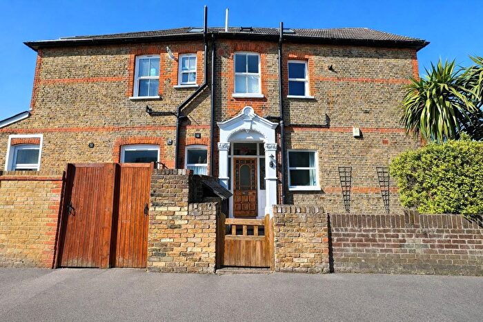 1 Bedroom Flat For Sale In Thornsbeach Road, London, SE6