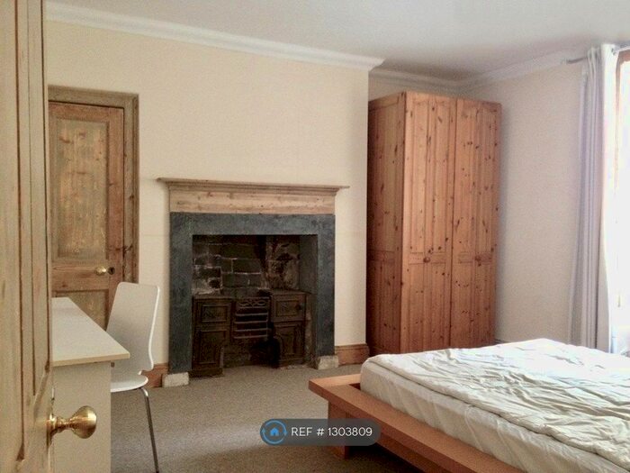 3 Bedroom Flat To Rent In Granby Hill, Bristol BS8