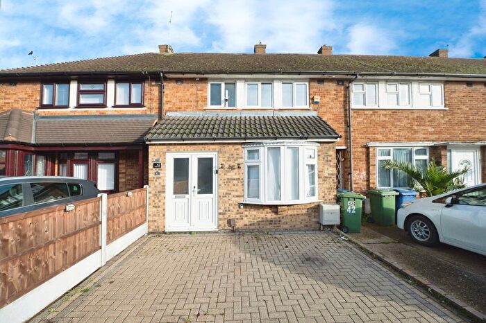 3 Bedroom Semi-Detached House For Sale In Anton Road, South Ockendon, RM15