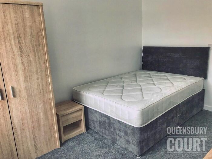 4 Bedroom Flat To Rent In Queensbury Court, Brighouse Road, Queensbury, BD13