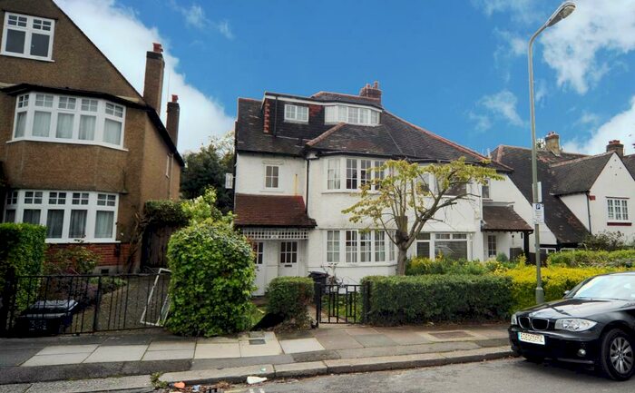 4 Bedroom Apartment To Rent In Llanvanor Road, London, NW2