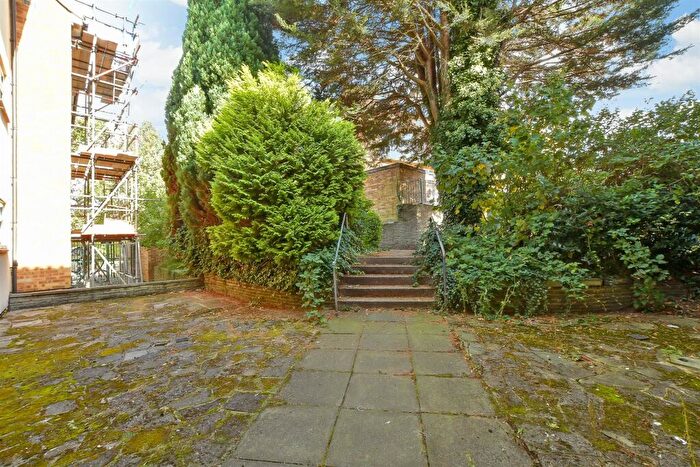 2 Bedroom Flat For Sale In Chingford Lane, Woodford Green, Essex, IG8
