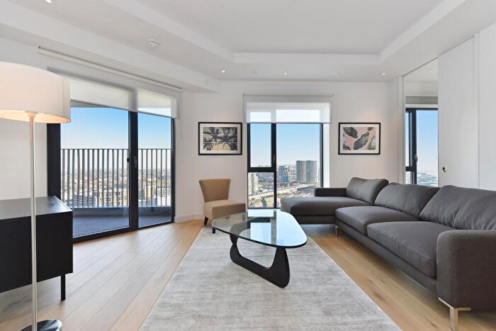 3 Bedroom Apartment To Rent In London City Island, E14