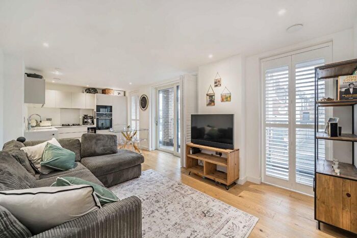 2 Bedroom Flat For Sale In Upper Tooting Road, London, SW17