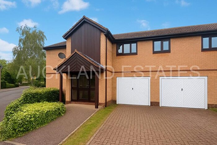 1 Bedroom Apartment For Sale In Bornedene, Potters Bar, EN6
