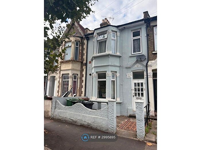 2 Bedroom Flat To Rent In Calderon Road, London, E11
