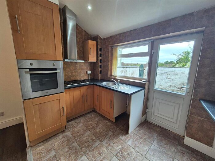 2 Bedroom End Of Terrace House To Rent In Cheetham Hill Road, Dukinfield, SK16