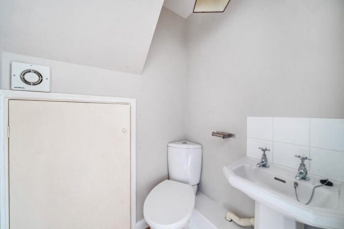 2 Bedroom Detached House To Rent In Haslemere, GU27