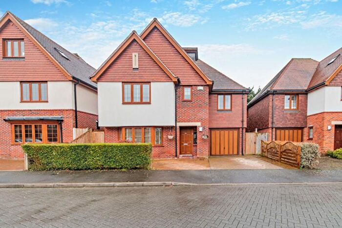 5 Bedroom Detached House To Rent In Bishop Ramsey Close, Ruislip, HA4