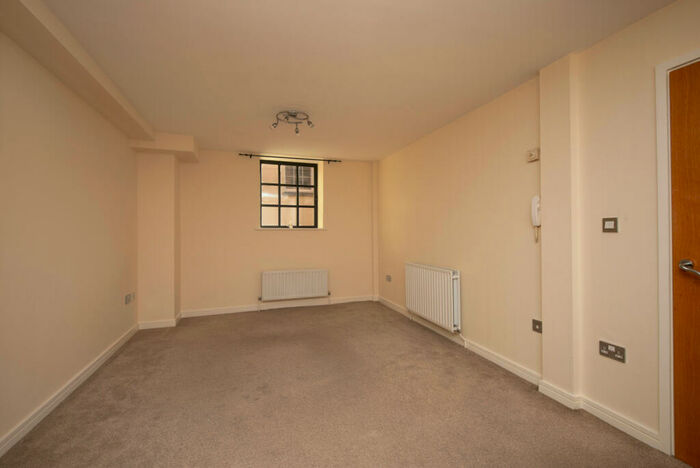 1 Bedroom Flat To Rent In Norfolk Avenue, Bristol, BS2