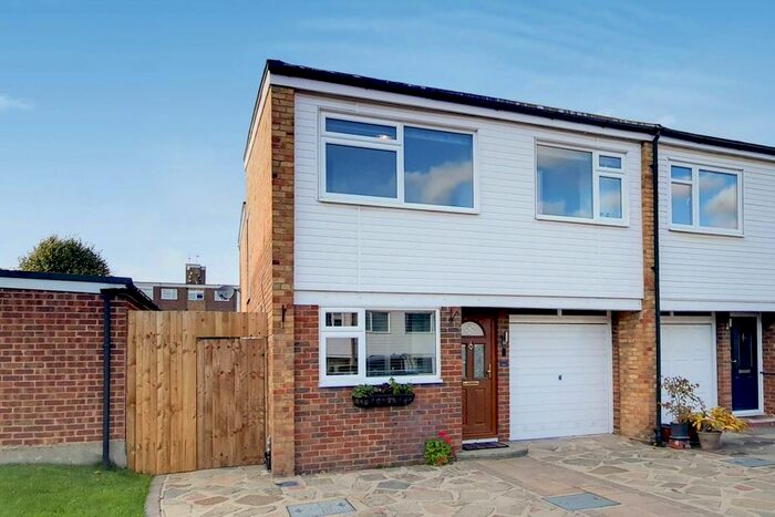 4 Bedroom End Of Terrace House To Rent In Lankton Close, Beckenham, BR3