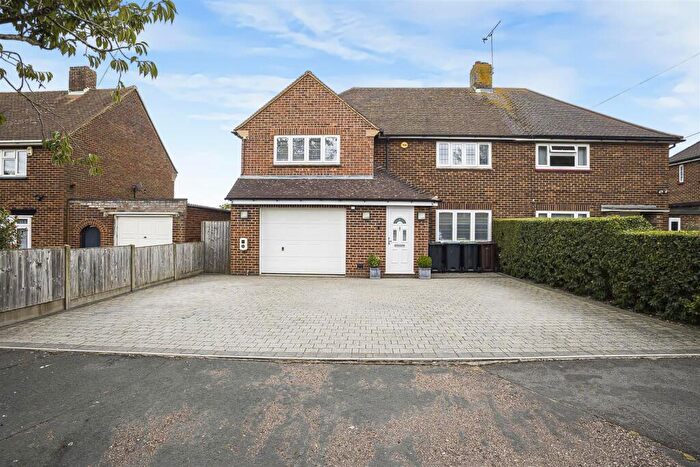 4 Bedroom Semi-Detached House For Sale In Huntingfield Road, Meopham, Gravesend, DA13