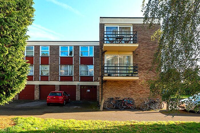 2 Bedroom Apartment For Sale In Park Close, Oxford, OX2
