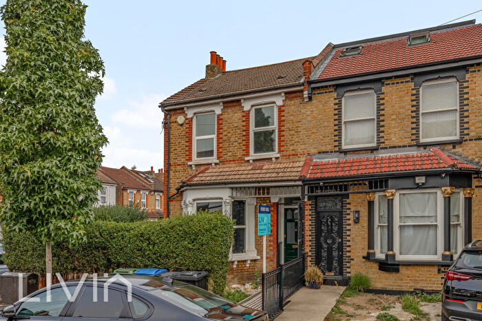 3 Bedroom End Of Terrace House For Sale In Edith Road, London, Greater London, SE25