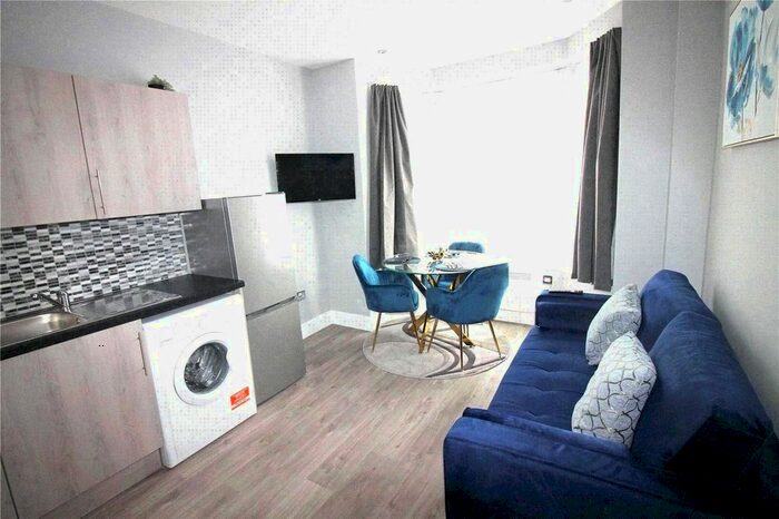 2 Bedroom Flat To Rent In Felix Road, London, W13