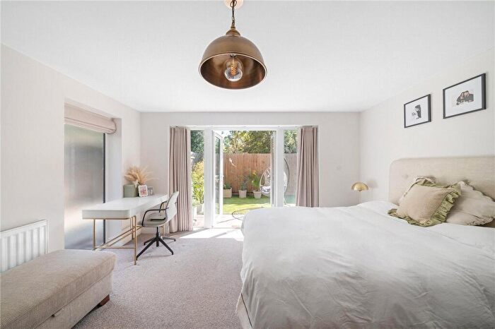 3 Bedroom Flat For Sale In Hollamby Lane, London, SE27
