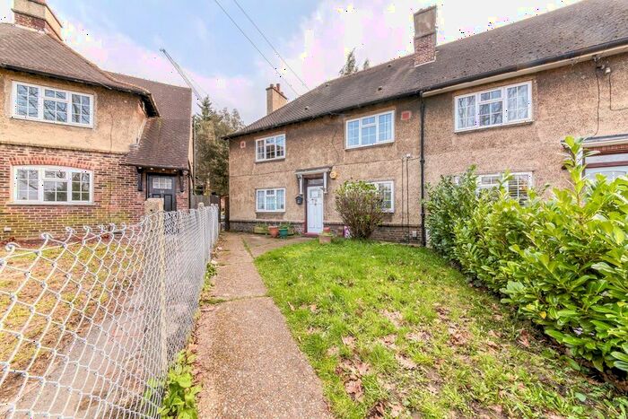 3 Bedroom Maisonette To Rent In Gibbs Close, London, SE19