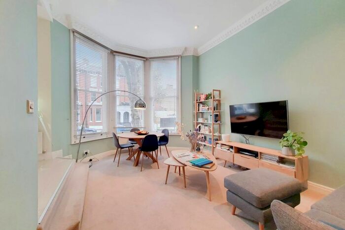 2 Bedroom Flat To Rent In Elgin Avenue, Maida Vale, London, W9