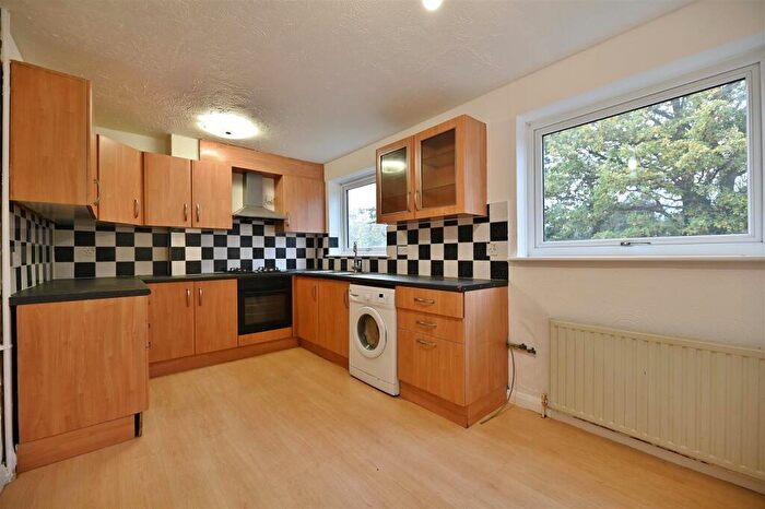4 Bedroom Town House To Rent In Robinia Close, Hainault, IG6