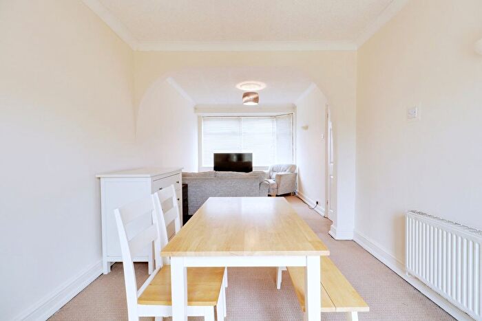 3 Bedroom Terraced House For Sale In Upminster Road South, Rainham, RM13