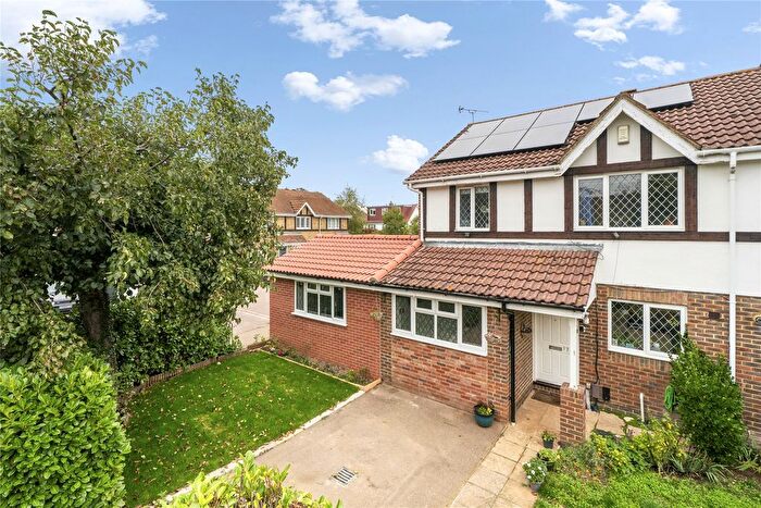 4 Bedroom Semi-detached House For Sale In Danesfield Close, Walton-On-Thames, Surrey, KT12