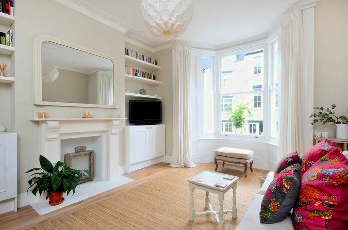 2 Bedroom Flat To Rent In Beatty Road, Stoke Newington, London, N16