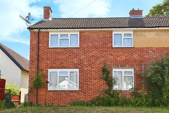 3 Bedroom Semi-Detached House For Sale In Ayleswade Road, Salisbury, SP2