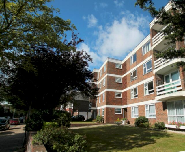 Houses for sale & to rent in BN11 3PX, Marine Parade, Central Worthing