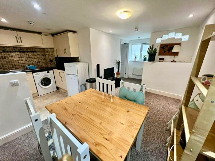 2 Bedroom Flat To Rent In West Street, Bedminster, Bristol, BS3