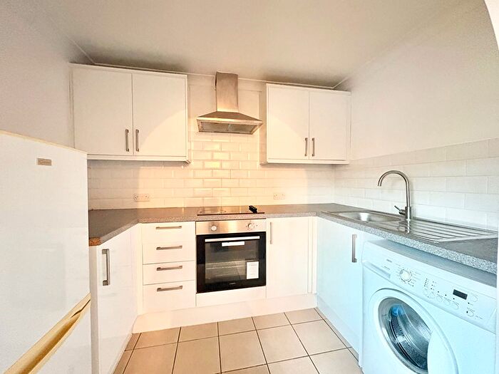 1 Bedroom Flat To Rent In Crombie Close, Waterlooville, PO8
