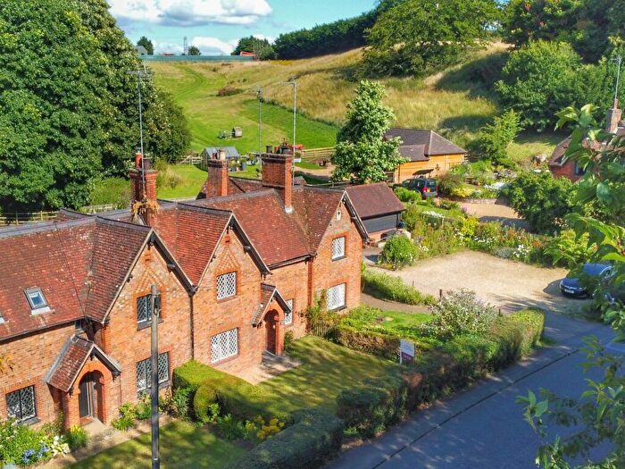 3 Bedroom Cottage For Sale In Sandhill Close, Millbrook, Bedfordshire, MK45