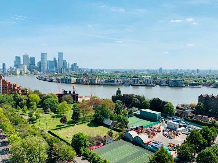 3 Bedroom Flat To Rent In Gordon House, Glamis Road, Wapping, E1W