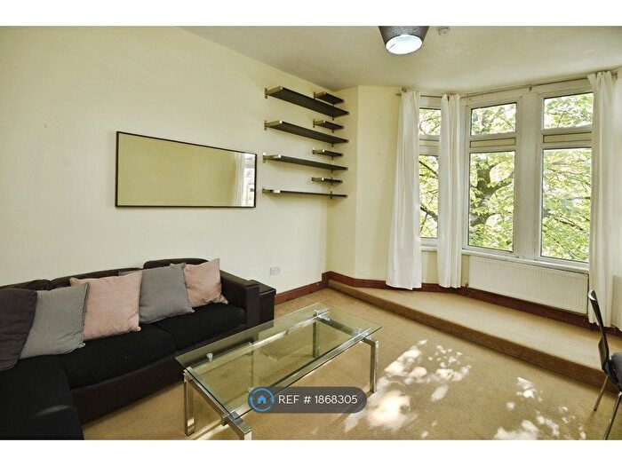 2 Bedroom Flat To Rent In Clare Street, Cardiff, CF11