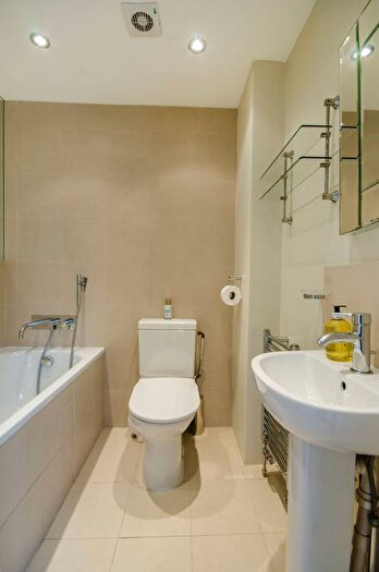 2 Bedroom Flat For Sale In Claremont Road, Highgate, London, N6