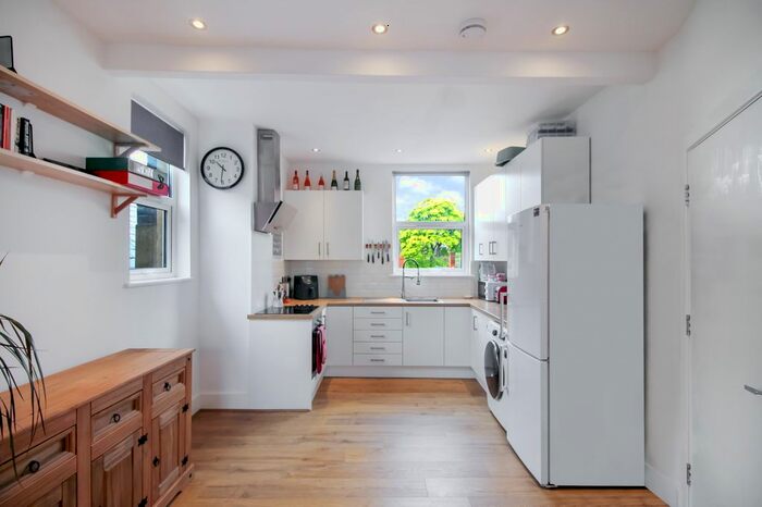 2 Bedroom Flat To Rent In Alexandra Court, Alexandra Road, Farnborough, Hampshire, GU14