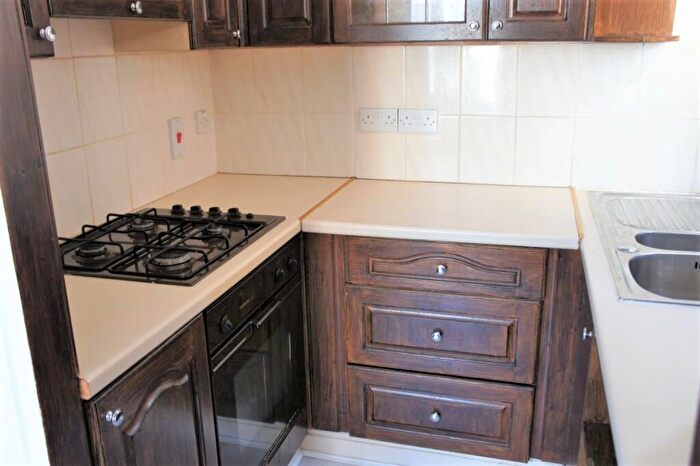 1 Bedroom Flat To Rent In Grovehill Road, Redhill, RH1