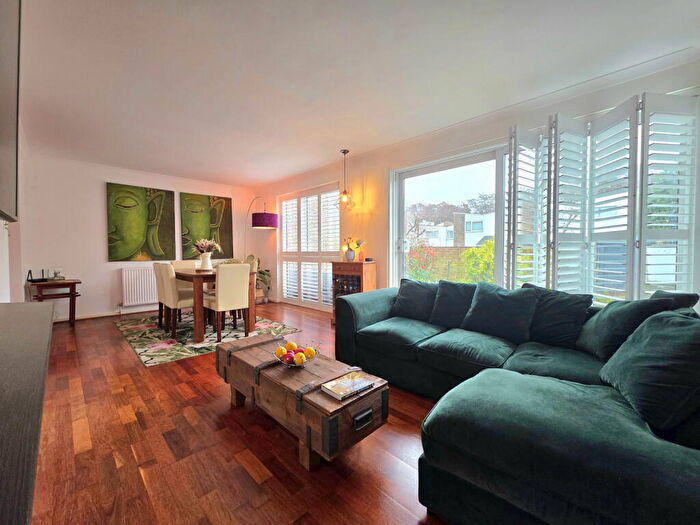 3 Bedroom Terraced House For Sale In Regency Walk, Croydon, CR0